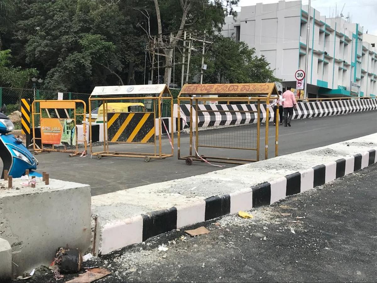 Barricades placed on the Sivananda Circle flyover. Credit: DH Photo
