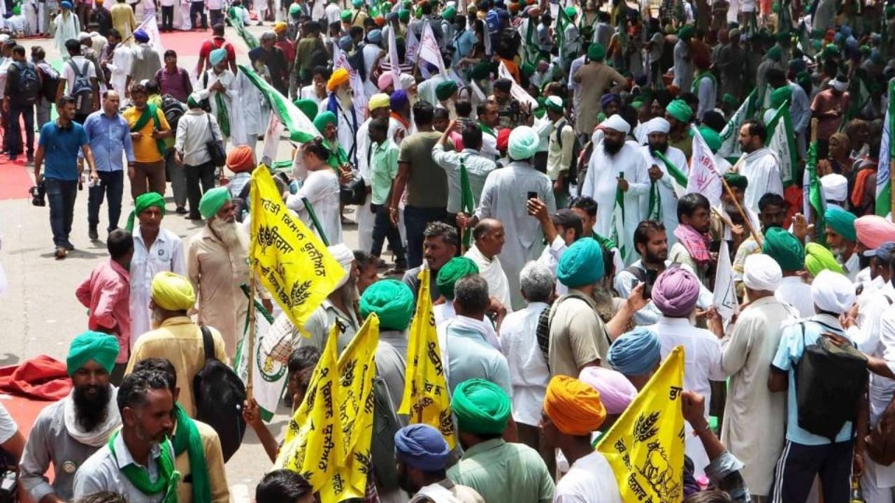 Farmers' in large numbers gather to protest amid heavy security at Jantar Mantar in New Delhi on Monday, Aug 22, 2022. Credit: IANS Photo