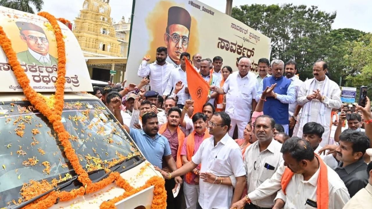 Former chief minister B S Yediyurappa launches Savarkar Rathayathre in Mysuru on Tuesday. Credit: DH Photo