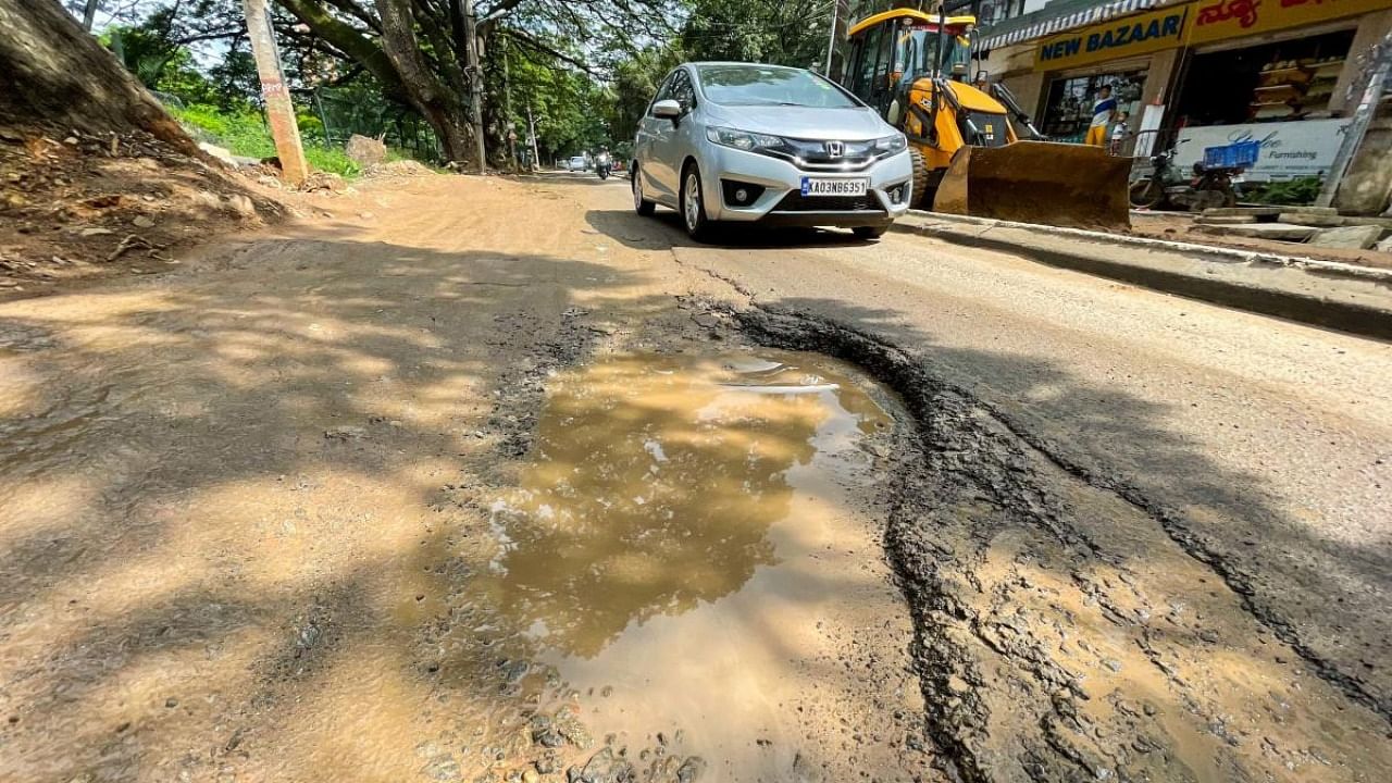 Potholes and slushy roads make it hard for motorists on Gangadhar Chetty Road. Credit: DH Photo/Pushkar V