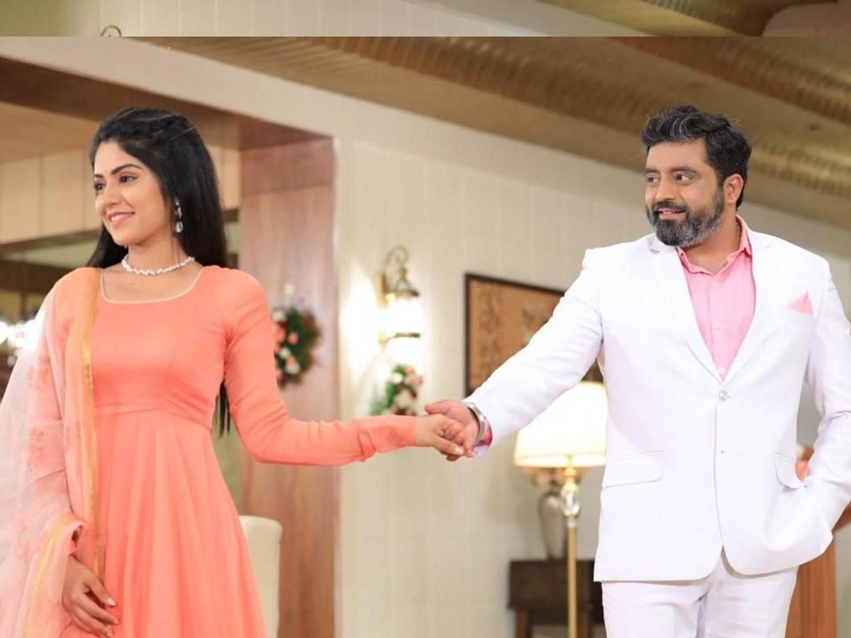 Aniruddha Jatkar and Megha Shetty in the serial 'Jothe Jotheyali'
