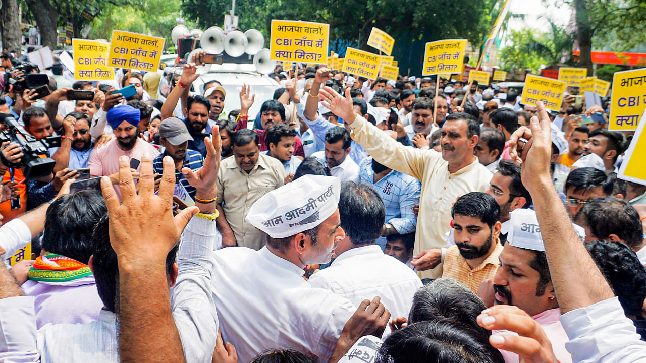 Aam Aadmi Party (AAP) workers stage a protest over Central Bureau of Investigation (CBI)'s recent raid at Delhi Deputy CM Manish Sisodia residence. Credit: PTI Photo