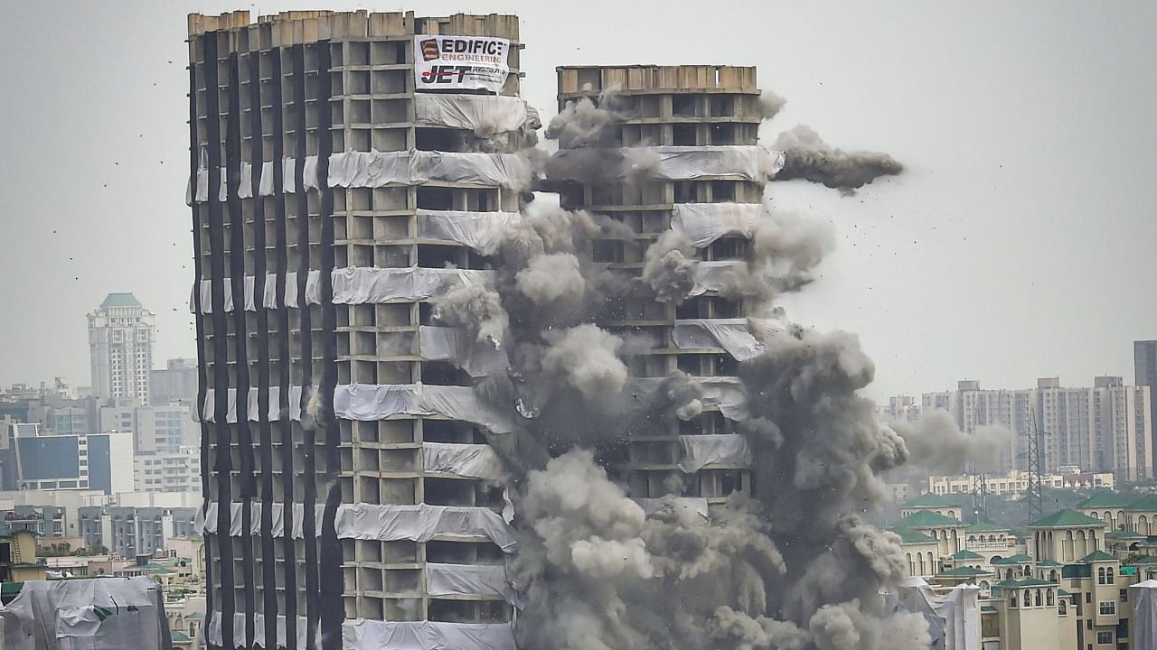 Demolition of Supertech's twin towers in Noida. Credit: PTI Photo