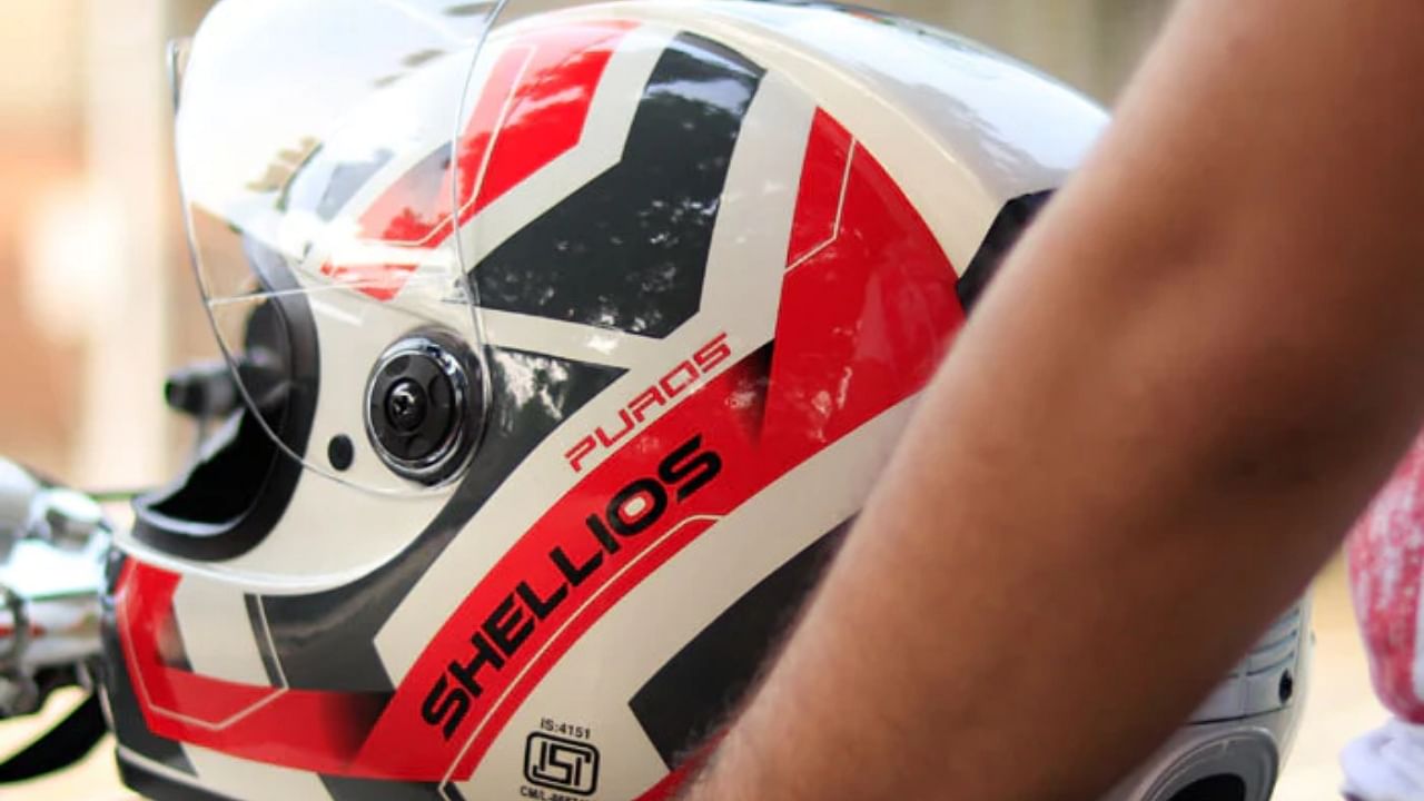 Each helmet retails at Rs 4,500, or nearly four times the cost of a regular one, effectively putting the device beyond the reach of many riders in India. Credit: www.shellios.com