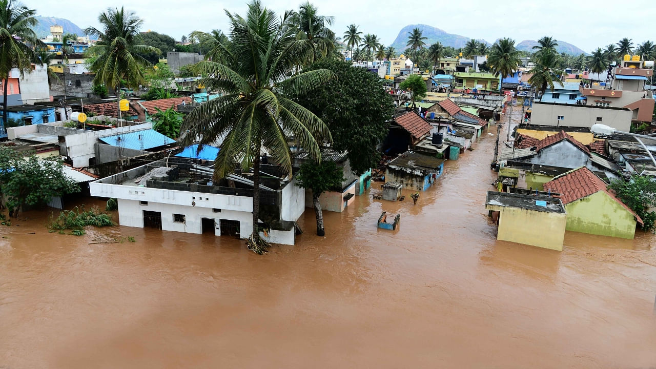 A view of the flooded residential area at Tippu and Gausiya Nagar after the Bakshi lake overflowed due to heavy rainfall, in Ramanagara on Monday, Aug 29, 2022. Credit: IANS Photo