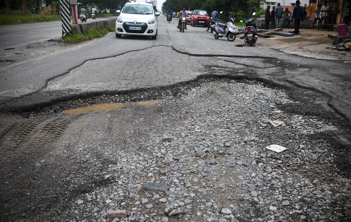 A bad patch near Banashankari 6th Stage. Potholes in many places are expanding to become craters. DH Photo by Pushkar V