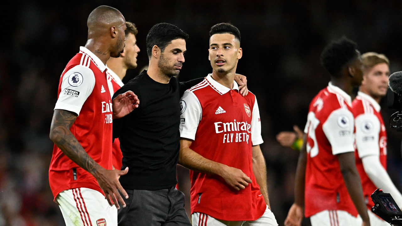 Arsenal manager Mikel Arteta celebrates with his players after his side's 2-1 victory over Aston Villa, August 31, 2022. Credit: Reuters Photo