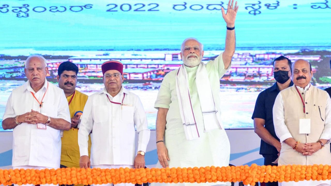 PM Narendra Modi in Mangaluru. Credit: DH Photo