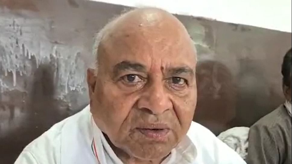 <div class="paragraphs"><p>Leader of Opposition (LoP) Dr. Govind Singh complained against the district election officer and Bhind DM, Sanjeev Shrivastava for being biased and demanding to keep him away from the vote counting process.</p></div>
