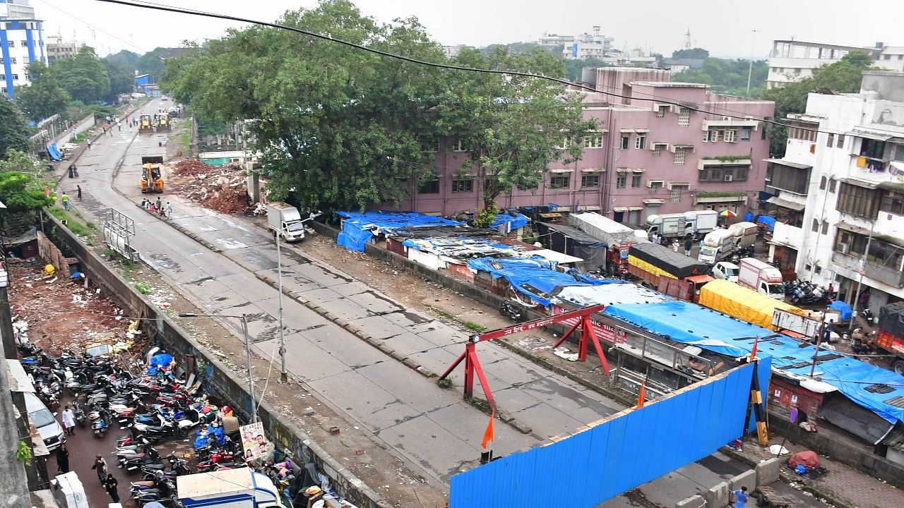 Demolition of British-era Carnac Bridge underway after it was declared unsafe, in Mumbai. Credit: PTI Photo