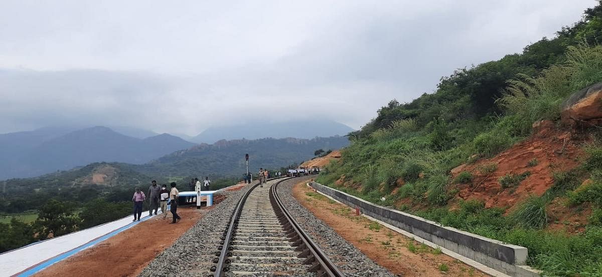 The Kerala government has proposed 530- kilometer Silver Line rail project from from Thiruvananthapuram to Kasargod. Credit: DH File Photo for representation.