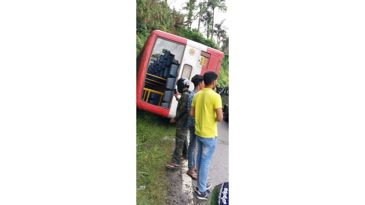 A bus turned turtle at Boyikeri on Madikeri-Mysuru road. Credit: DH photo