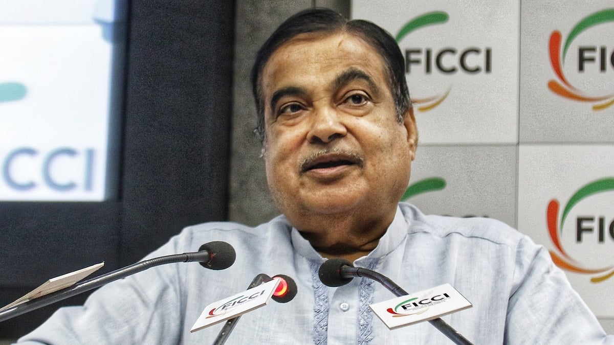 Nitin Gadkari recounts four CMs' stories on car seat belts