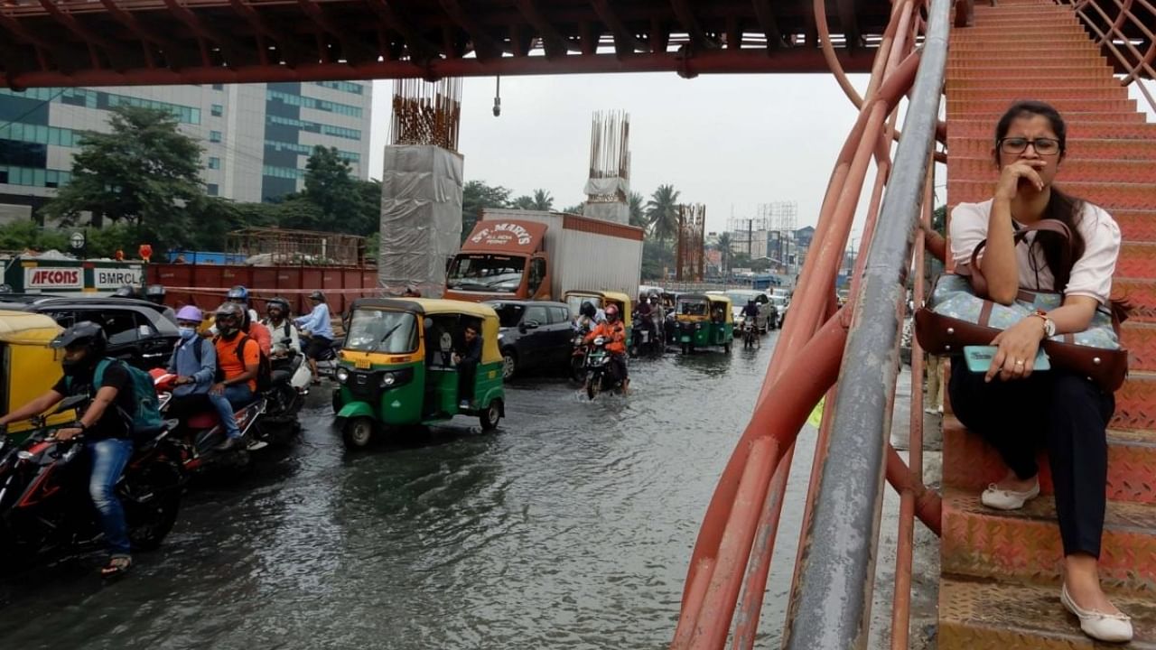 Vehicles move through the waterlogged road after heavy monsoon rains, Bengaluru on Tuesday, September 6, 2022. Credit: IANS Photo