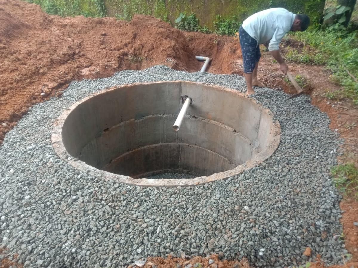 A community soak pit being built in Nellikaru village in Moodabidri taluk.