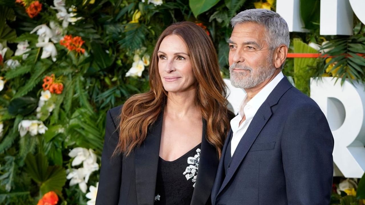US actress Julia Roberts (L) and US actor George Clooney pose on the red carpet upon arrival to attend the World Premiere of the film "Ticket to Paradise" in central London on September 7, 2022. Credit: AFP Photo