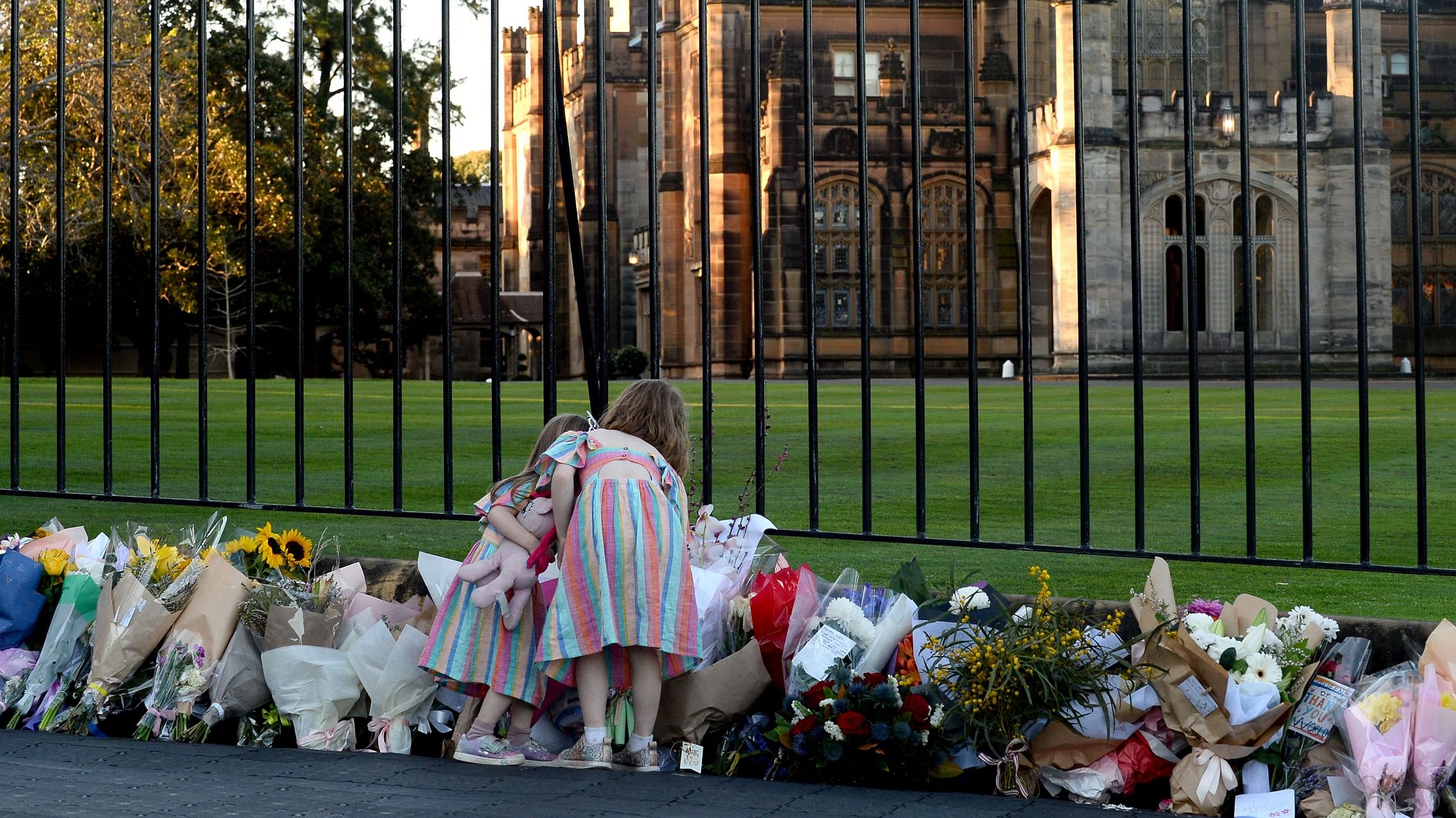 Children leave a tribute outside the Government House in Sydney on September 11, 2022, following the passing of Britain's Queen Elizabeth II on September 8 aged 96. Credit: AFP Photo