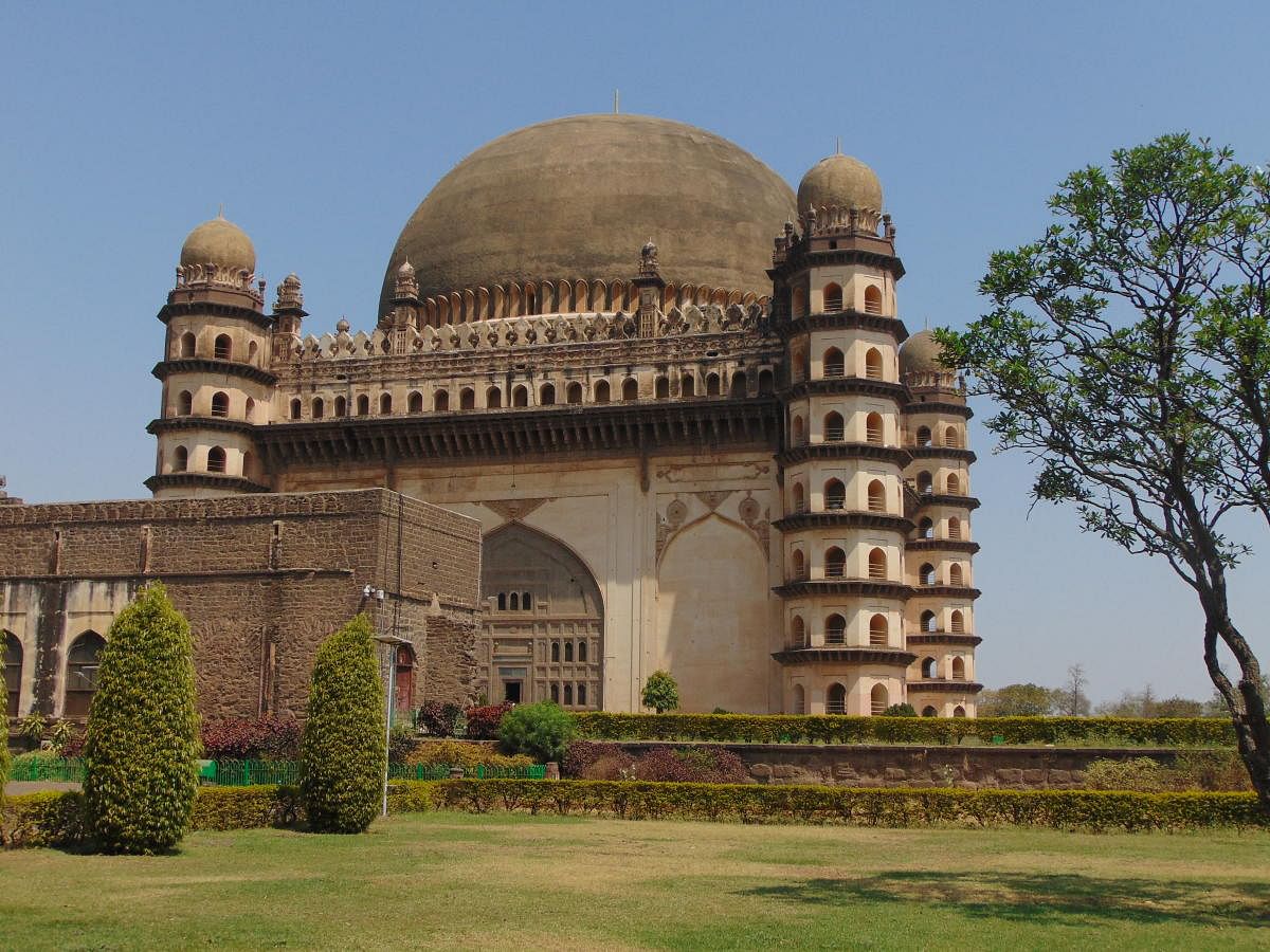 Gol Gumbaz is a 17th-century mausoleum that houses the remains of Mohammed Adil Shah, the Sultan of Bijapur (now known as Vijayapura)