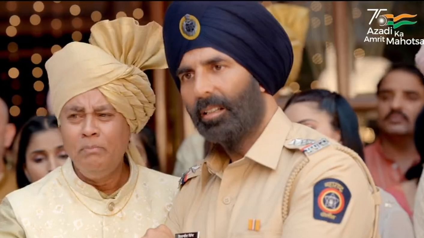 In the advertisement, actor Akshay Kumar is seen admonishing the father of a bride for not caring about safety and sending her and her husband in a car with just two airbags. Credit: Twitter/ @nitin_gadkari