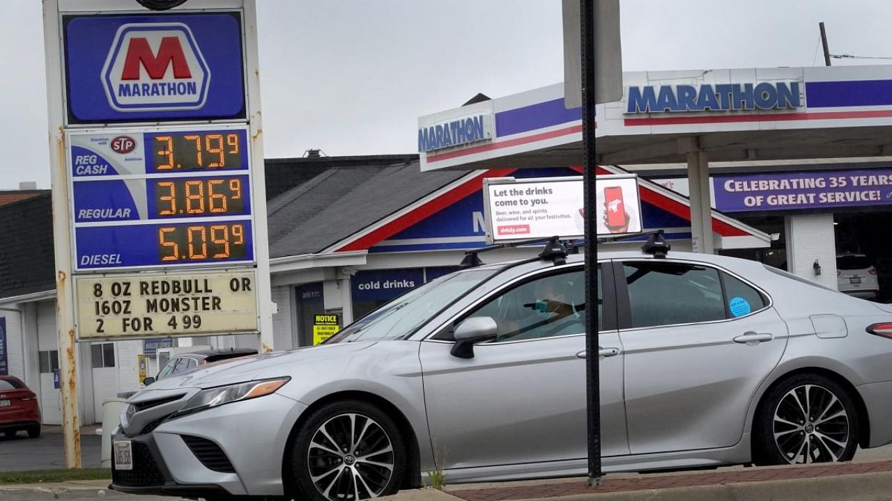 Customers purchase gas at a Marathon station on September 12, 2022 in Elk Grove Village, Illinois. Credit: Reuters photo