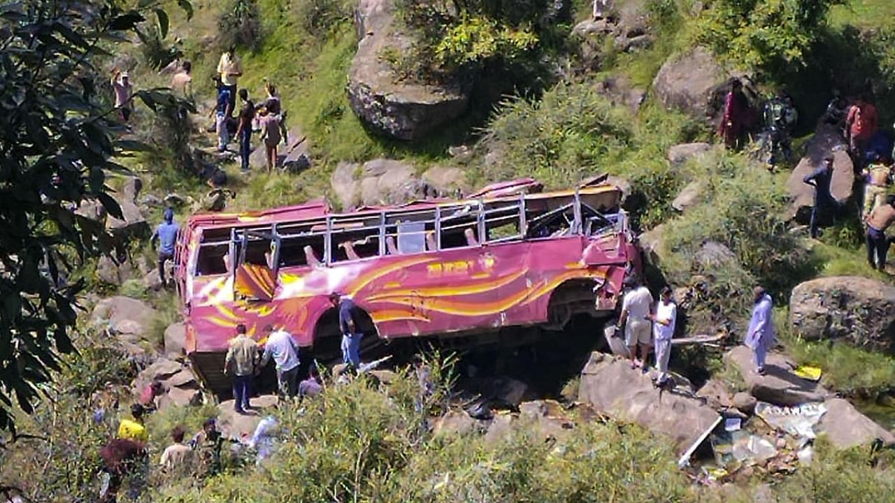  Rescue operation underway after a passenger bus fell into a gorge, in Manjakote area in Rajouri district, Thursday, Sept. 15, 2022. Credit: PTI Photo