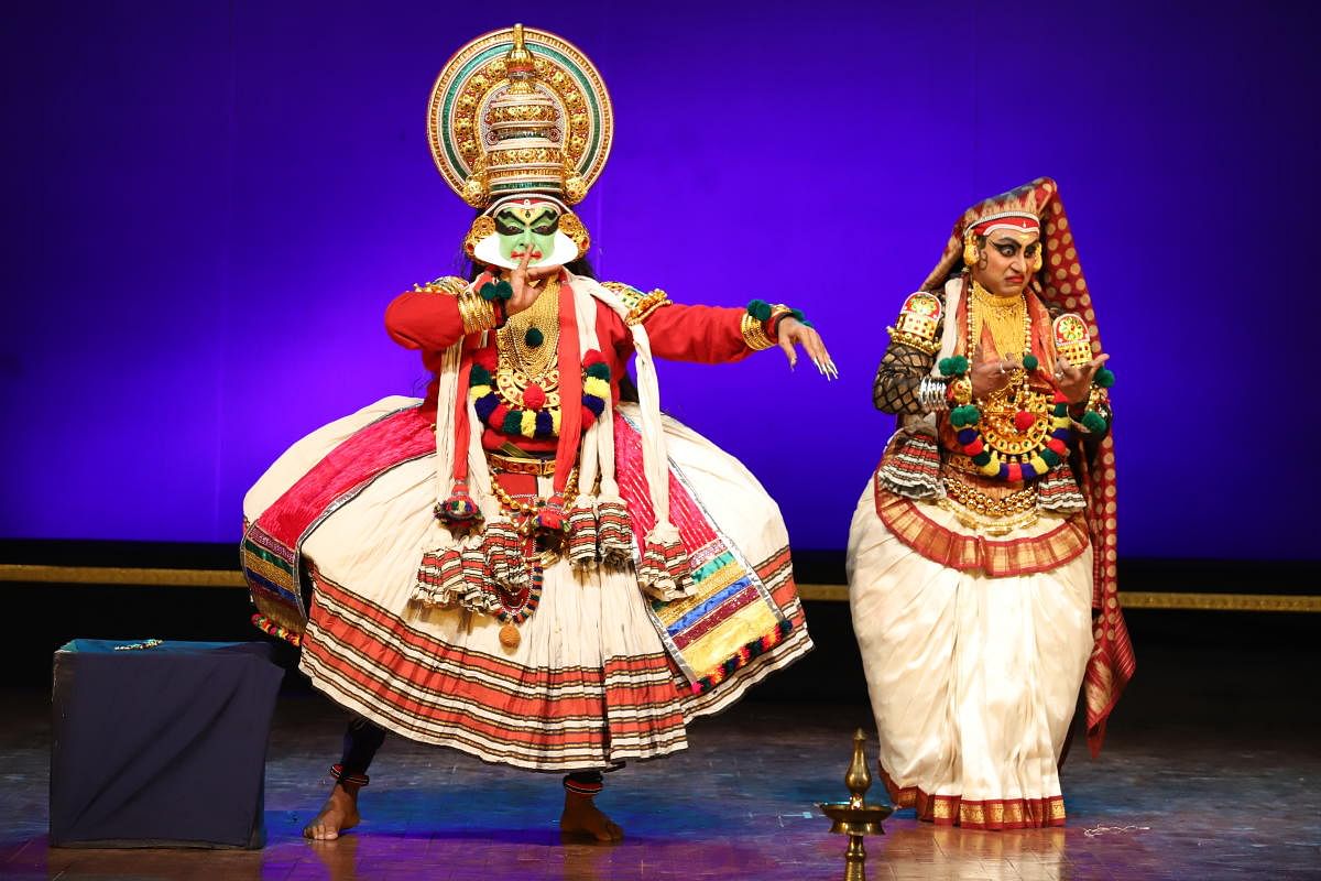 Prabal Gupta performs as Lady Macbeth while Devjani Sen plays Draupadi.