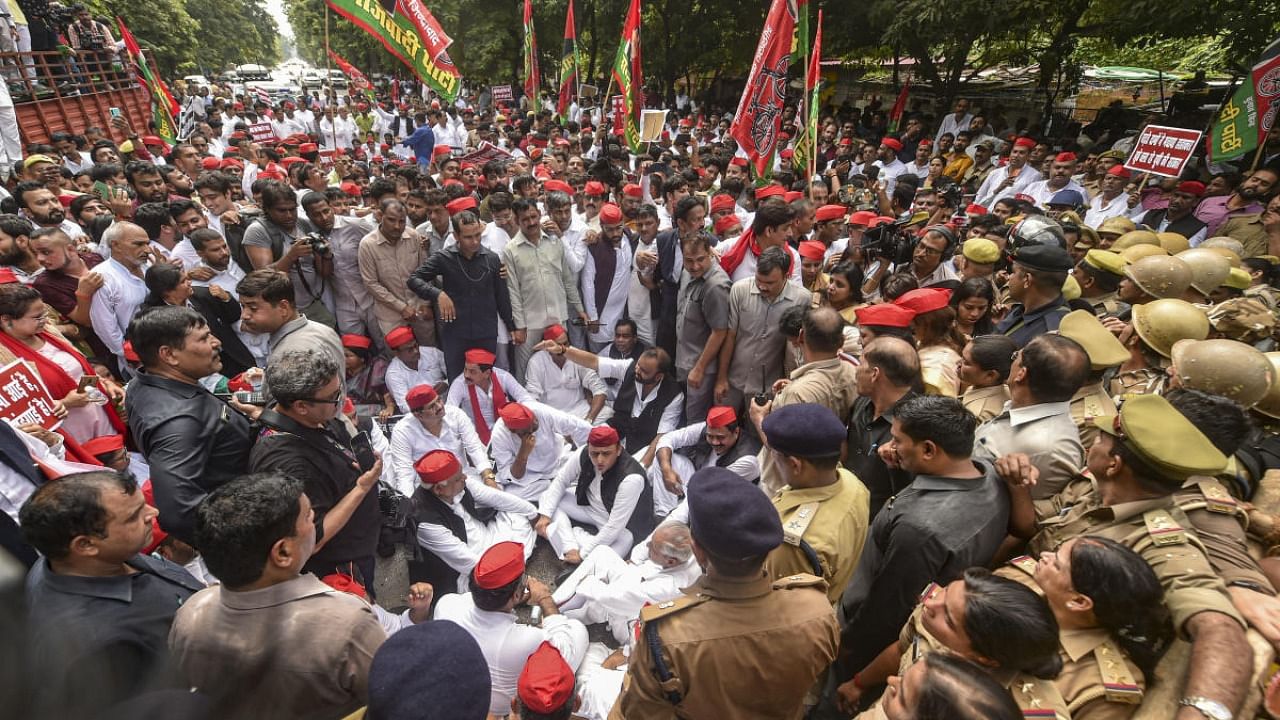 Samajwadi Party President Akhilesh Yadav with party workers after being stopped during their march towards UP Vidhan Bhavan, on the first day of Monsoon Session of UP Assembly, in Lucknow, Monday, Sept. 19, 2022. Credit: PTI Photo