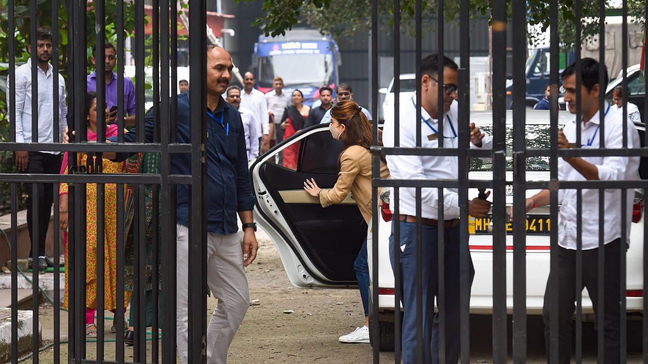 Jacqueline Fernandez arrives to appear before the Economic Offences Wing of Delhi Police in connection with an extortion case linked to alleged conman Sukesh Chandrashekhar, in New Delhi, Monday, Sept. 19, 2022. Credit: PTI Photo