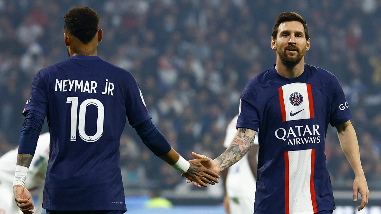 Lionel Messi shakes hands with Neymar in PSG's match against Olympique Lyonnais, September 18, 2022. Credit: Reuters Photo