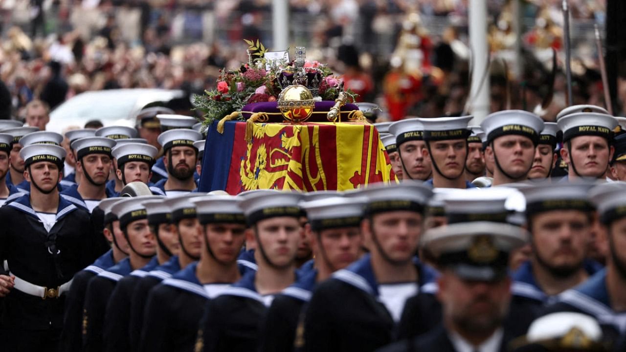 The procession carries the coffin on the day of the state funeral and burial of Britain's Queen Elizabeth, in London, Britain, September 19, 2022. Credit: Reuters Photo