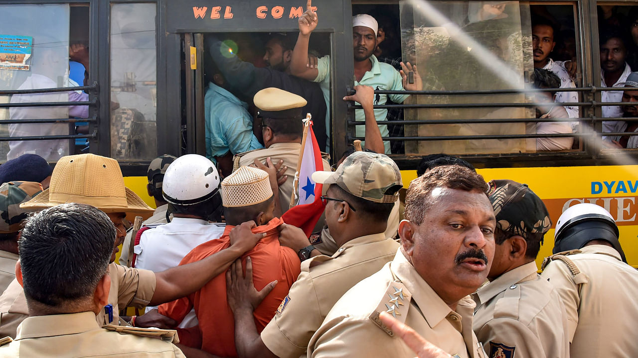 Police detain Popular Front of India (PFI) and Social Democratic Party of India (SDPI) workers during a protest against the raid of National Investigation Agency (NIA), in Hubballi on Sept 22. Credit: PTI Photo