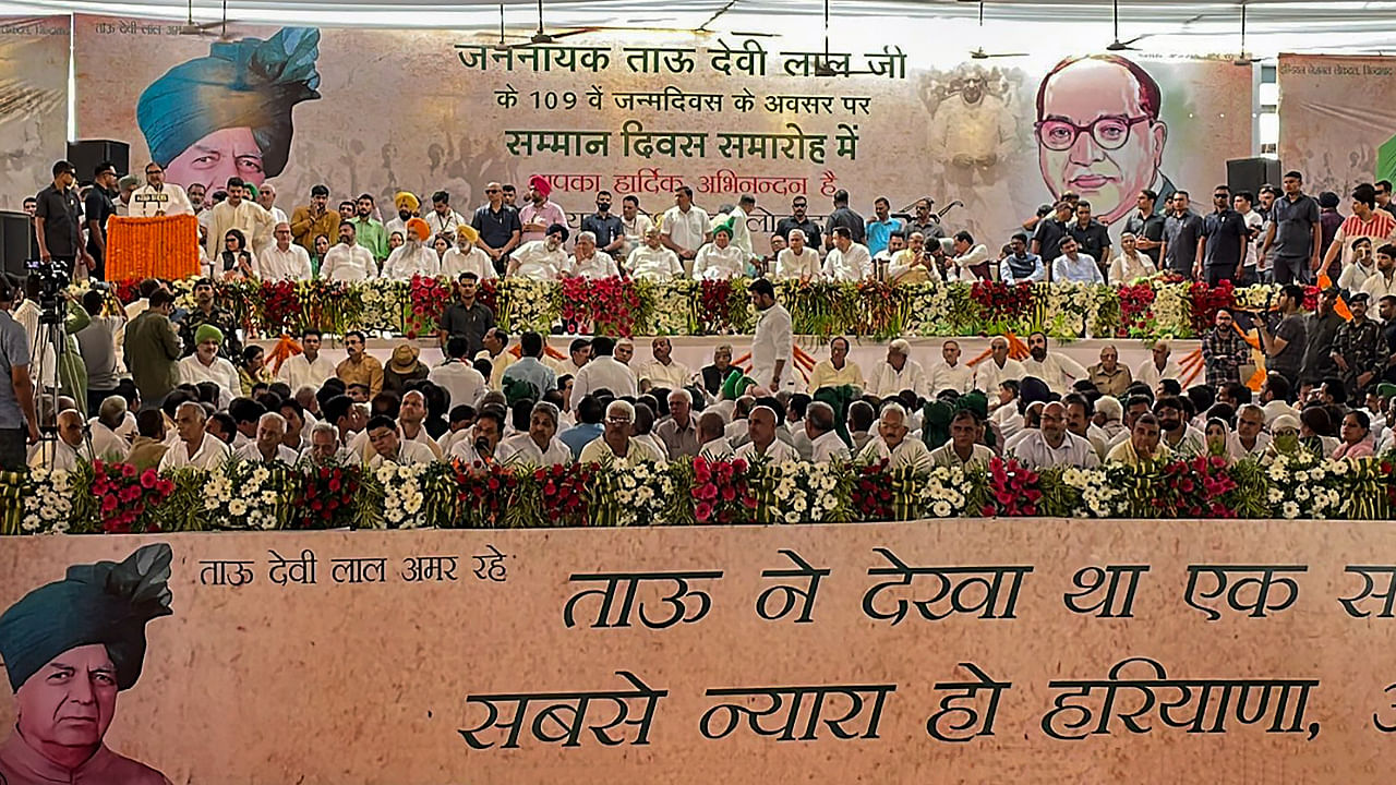 Indian National Lok Dal (INLD) chief OP Chautala, NCP chief Sharad Pawar, Bihar CM and JD(U) leader Nitish Kumar, Bihar Dy CM and RJD leader Tejashwi Yadav, SAD President Sukhbir Singh Badal and CPI (M) General Secretary Sitaram Yechury and others during a rally organised on the occasion of 109th birth anniversary of former deputy PM Devi Lal, in Fatehabad, Sunday, Sept. 25, 2022. Credit: PTI Photo