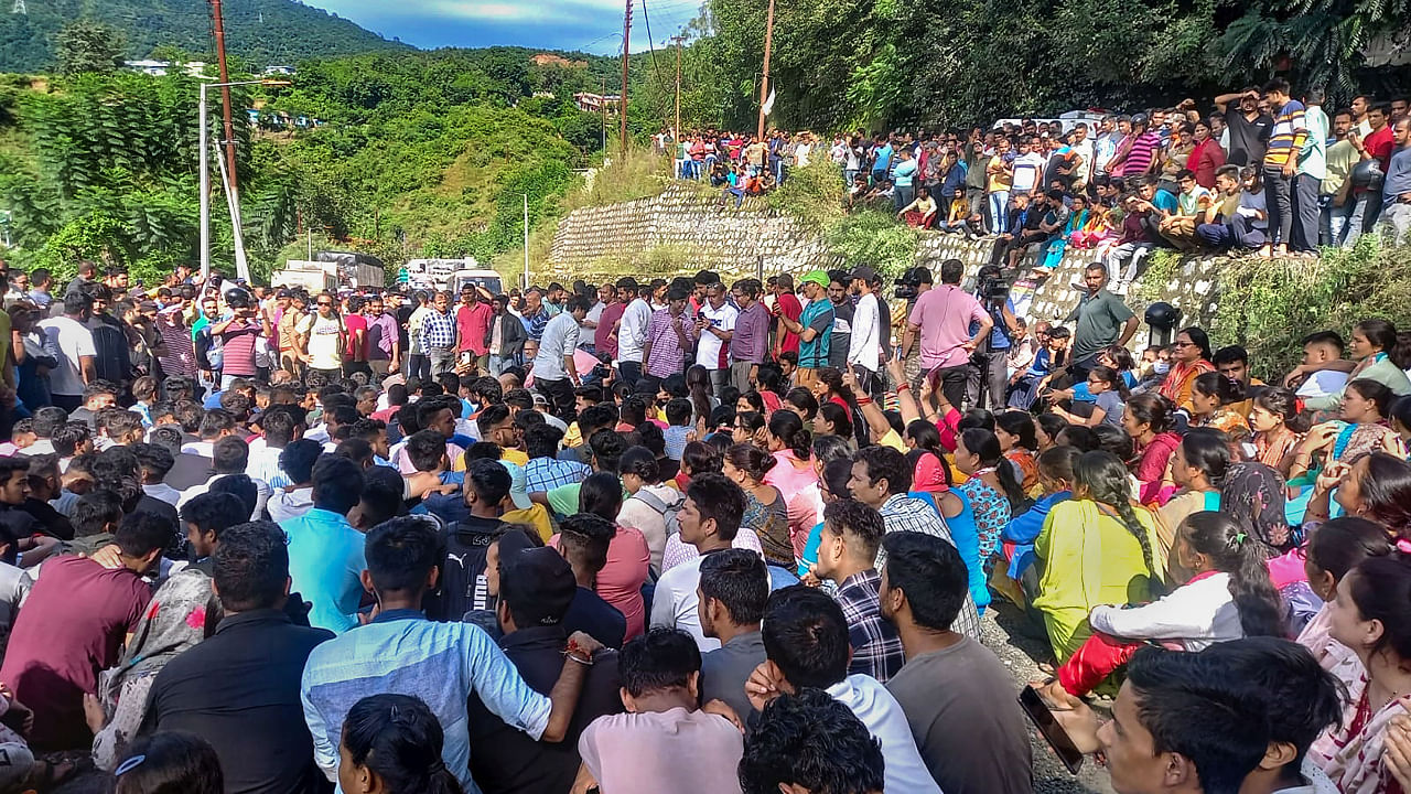 People block the Rishikesh-Badrinath highway in protest against the killing of Ankita Bhandari, at Srinagar in Pauri Garhwal district. Credit: PTI photo