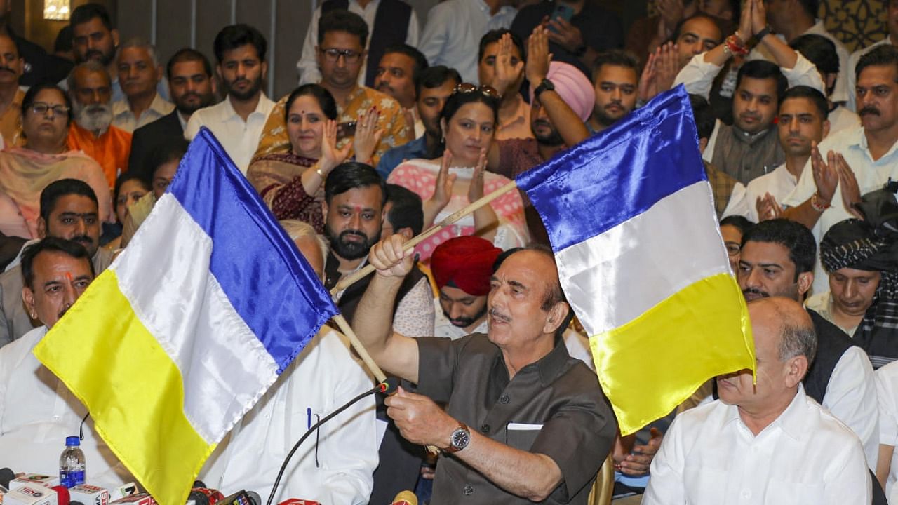 Former Jammu and Kashmir chief minister Ghulam Nabi Azad unveils the flag of his new 'Democratic Azad Party' during a press conference, in Jammu, Monday, Sept. 26, 2022. Credit: PTI Photo