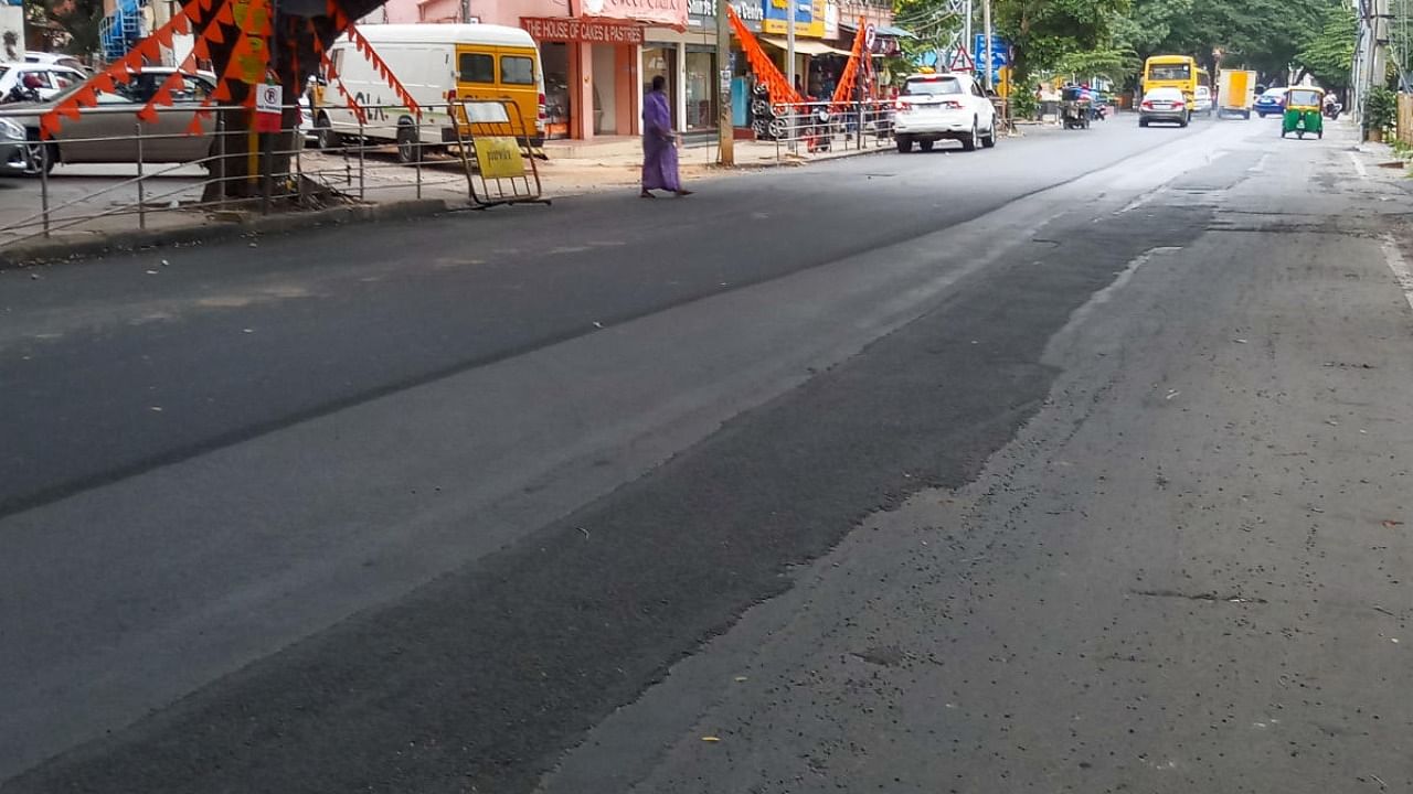 The BBMP faces flak for shoddy asphalting work on New BEL Road. Credit: DH Photo/B K Janardhan
