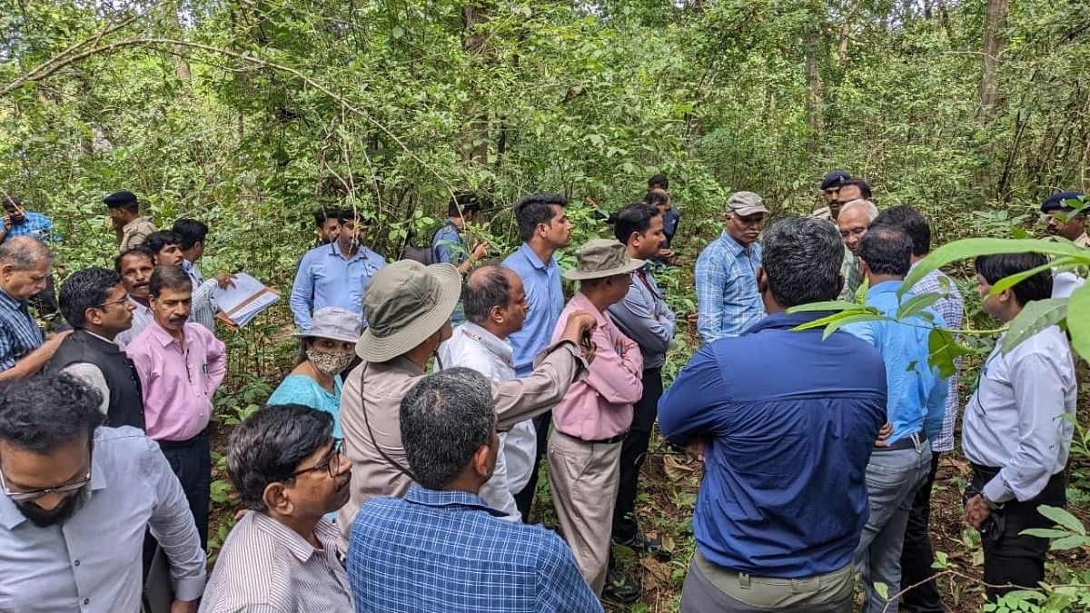 A central committee, headed by Rakesh Kumar Jagenia, held consultations with stakeholders to study the feasibility of the Hubballi-Ankola railway line in the Uttara Kannada district. Credit: DH photo