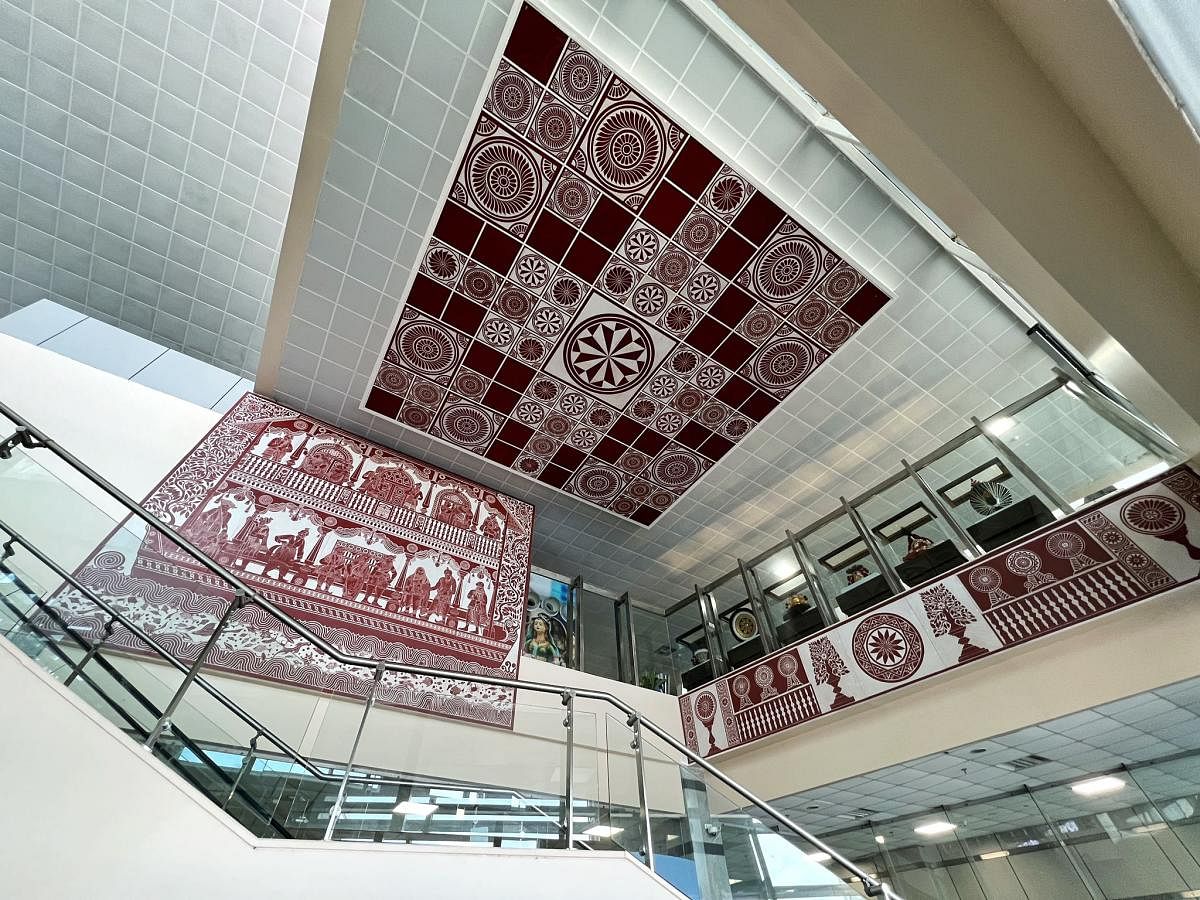 Kaavi art installations on the ceiling of Mangaluru International Airport. Credit: Special arrangement