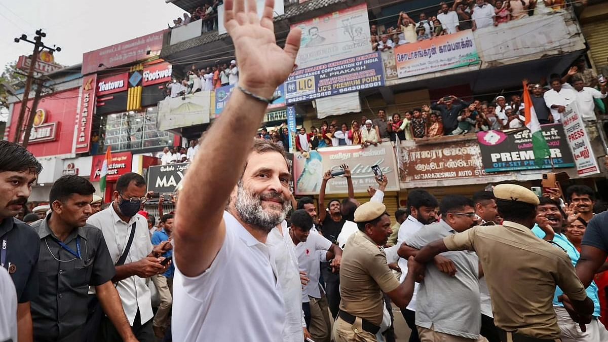 Congress leader Rahul Gandhi with party workers during the last leg of Bharat Jodo Yatra in Kerala. Credit: PTI Photo