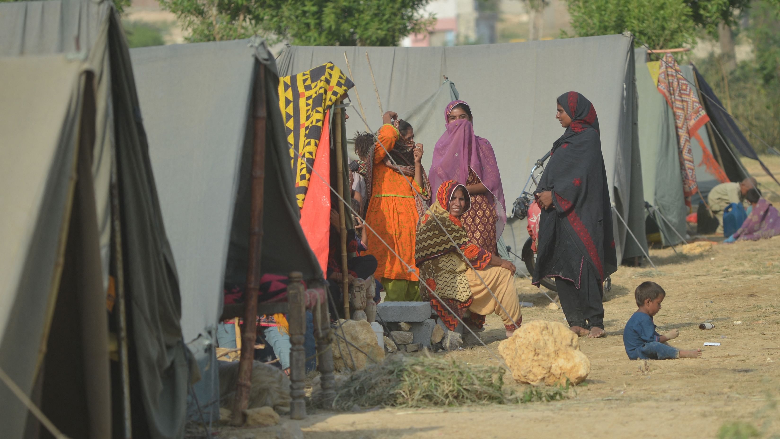 Internally displaced flood-affected women gather at a makeshift camp in Jamshoro, Pakistan. Credit: AFP Photo