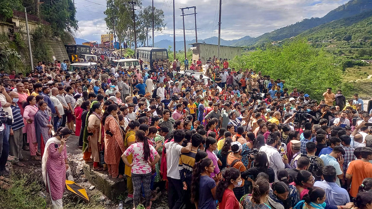People block the Rishikesh-Badrinath highway in protest against the killing of Ankita Bhandari, at Srinagar in Pauri Garhwal district, Sunday, Sept. 25, 2022. Credit: PTI File Photo