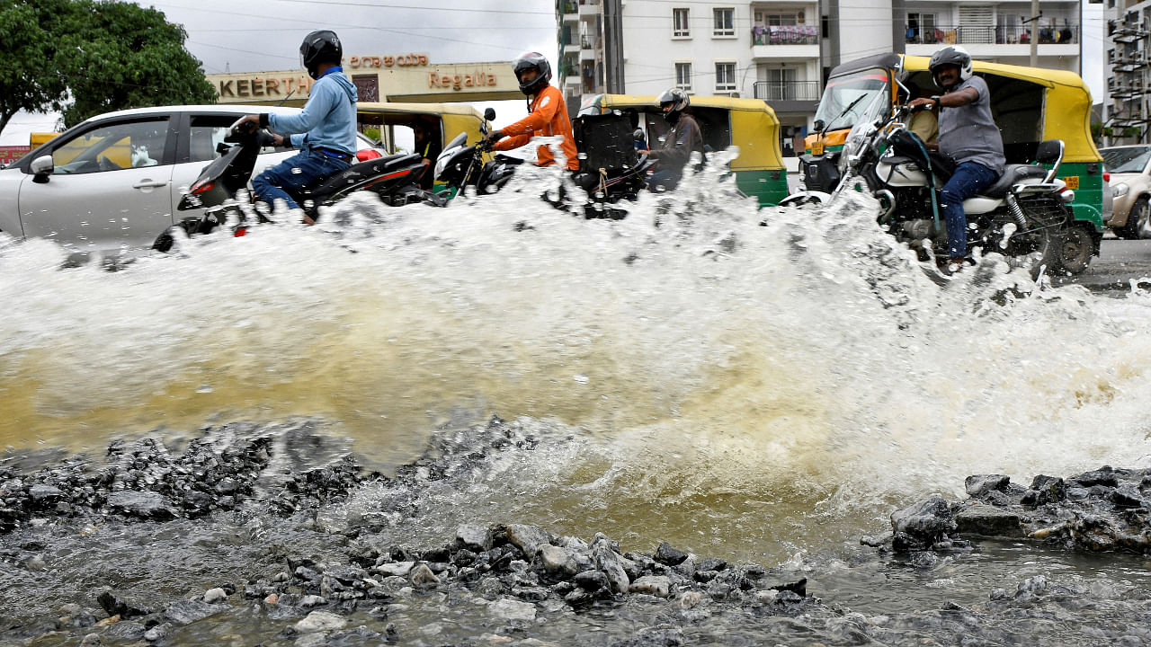 Traffic moves as water is pumped out of an inundated residential area following torrential rains in Bengaluru, India, September 7, 2022. Credit: Reuters File Photo