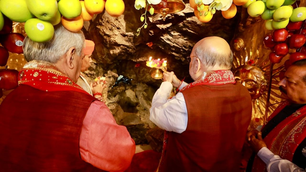 Amit Shah offering prayers at Mata Vaishno Devi Temple in Katra. Credit: Twitter/@DrJitendraSingh