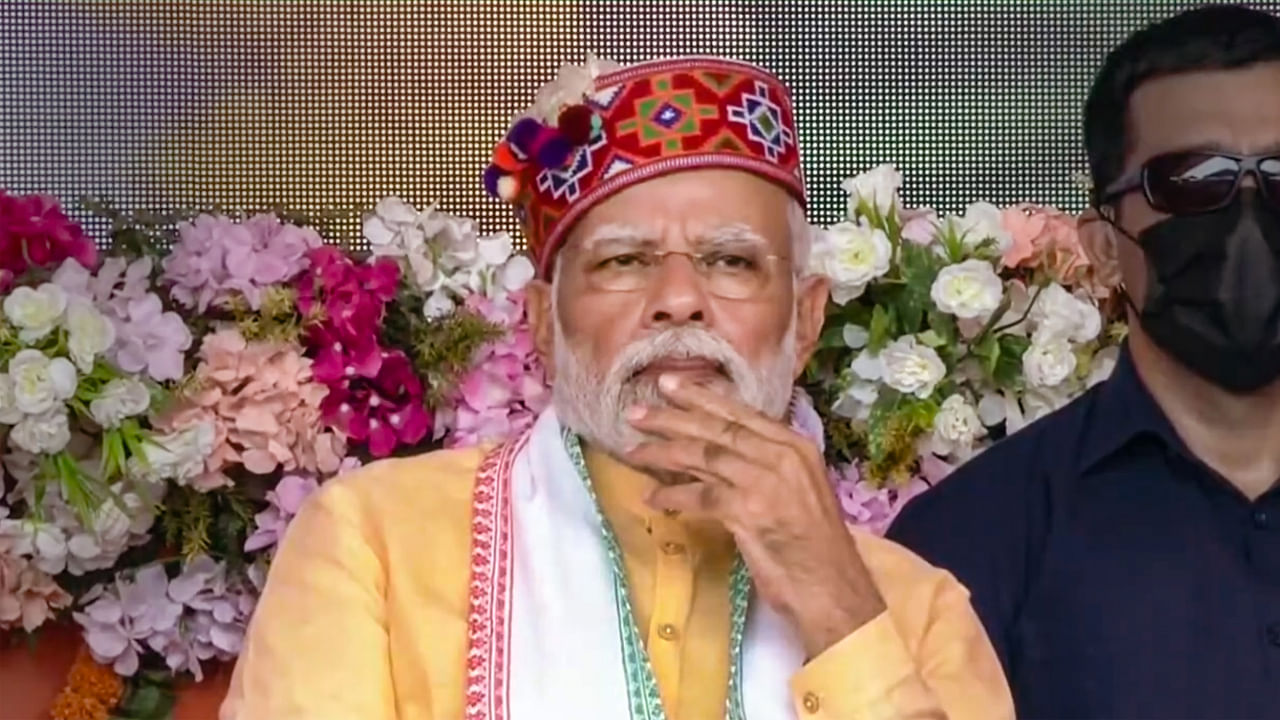 Addressing a public meeting at Luhnu ground after inaugurating AIIMS and Hydro Engineering College here, Modi said Himachal Pradesh plays crucial role in 'rashtra raksha'. Credit: PTI Photo