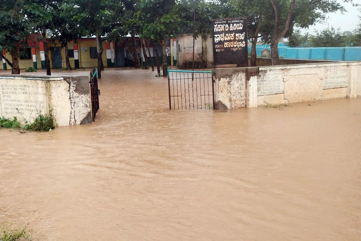 Heavy showers flood the government high school premises in Harakabhavi village of Kudligi taluk, Vijayanagara district. Credit: DH Photo