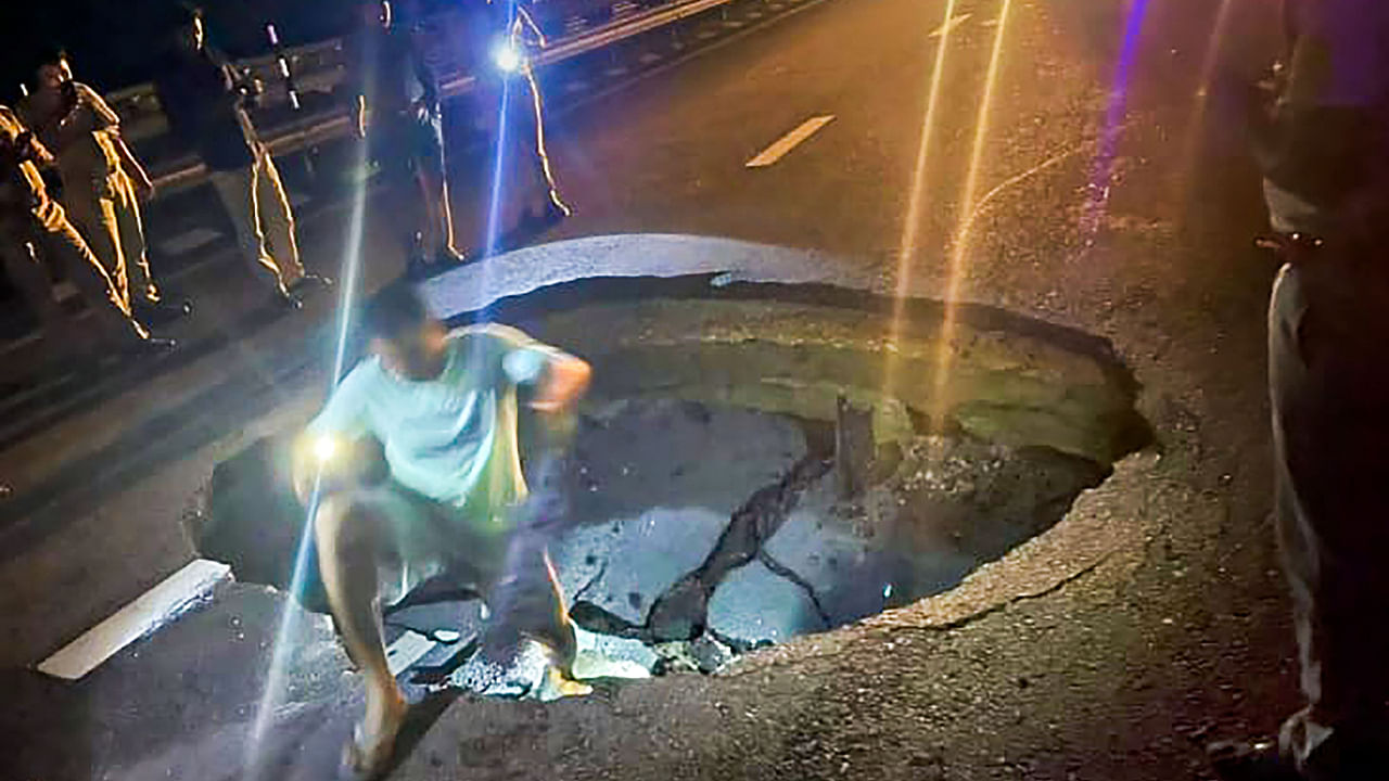 District Magistrate Raveesh Gupta said, 'A part of the expressway in Haliyapur police station limits caved in on Thursday night'. Credit: PTI Photo
