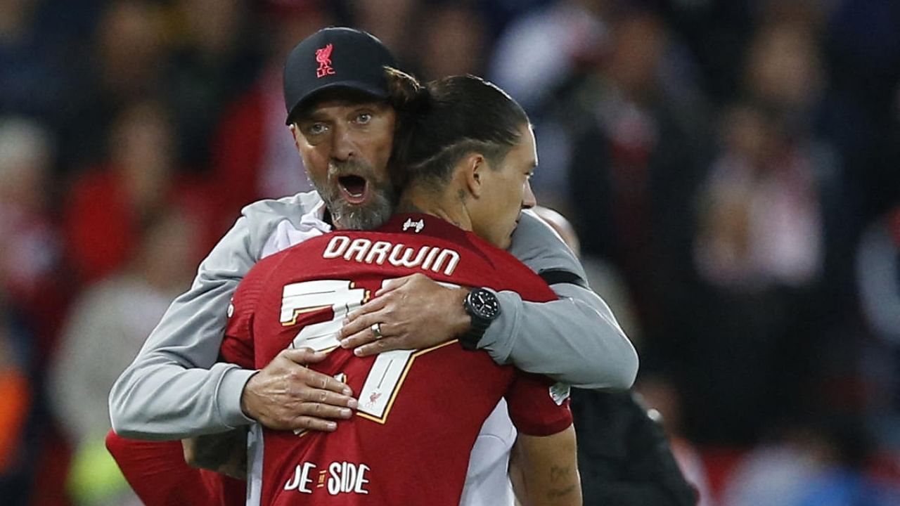 Liverpool manager Jurgen Klopp with forward Darwin Nunez. Credit: Reuters Photo
