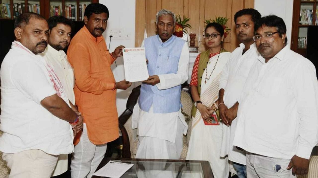 Memorandum submitted to the governor by party's OBC morcha leaders. Credit: Twitter/@BJP4Bihar