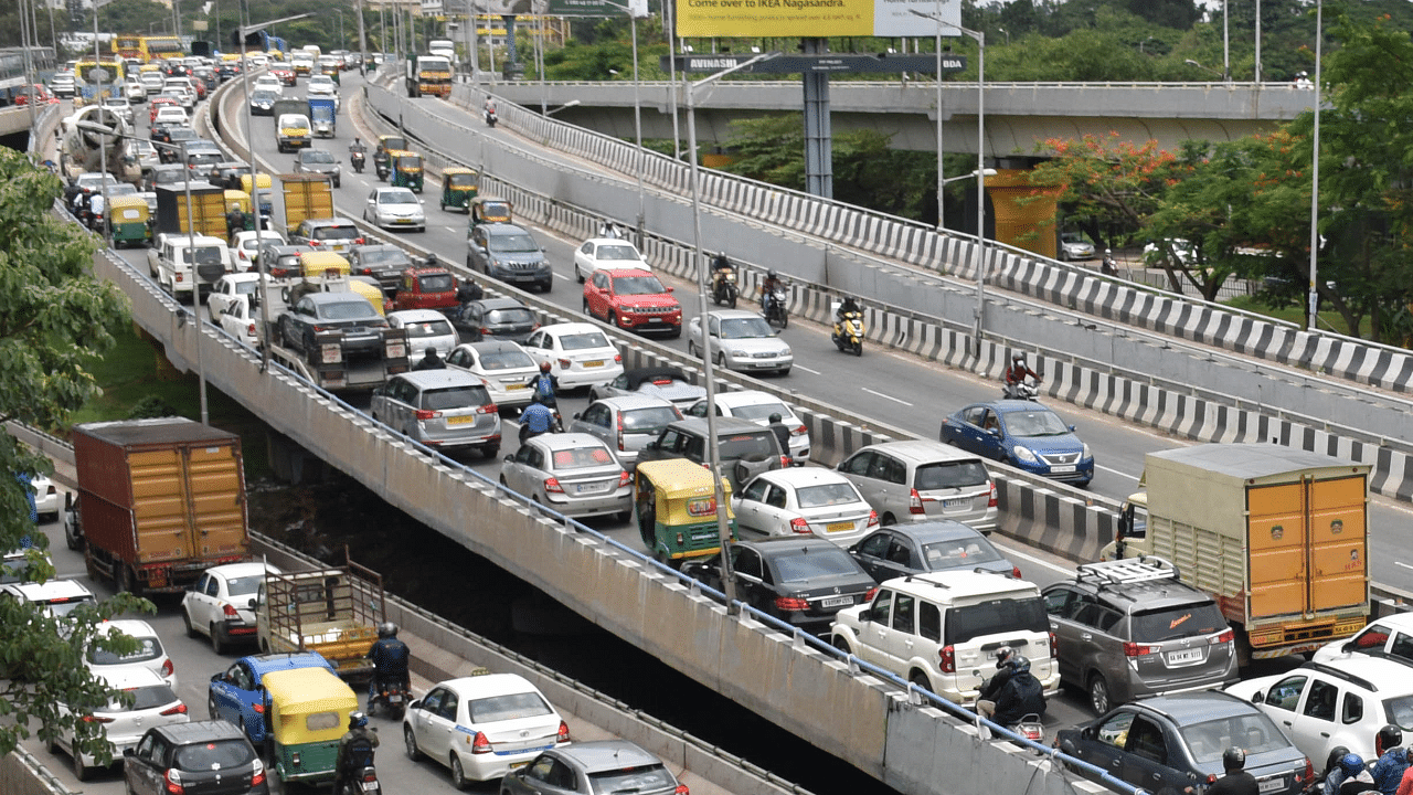 Traffic jam on Hebbal flyover. Credit: DH File Photo