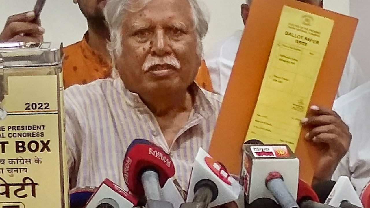 Chairman of Congress' Central Election Authority (CEA) Madhusudan Mistry briefs media regarding polling process for Congress presidential polls, in New Delhi. Credit: PTI Photo