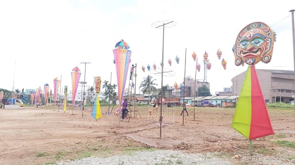 Arrangements for Male Mahadeshwara Maha Kumbha Mela at Triveni Sangama in K R Pet taluk of Mandya district. DH Photo